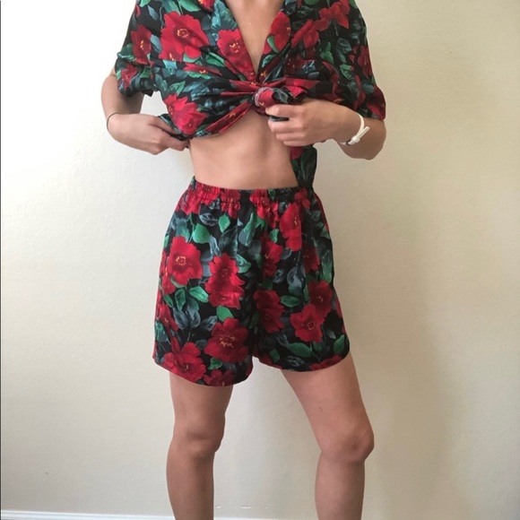 🆕vintage VICTORIAS SECRET red floral short pj set - Picture 2 of 7